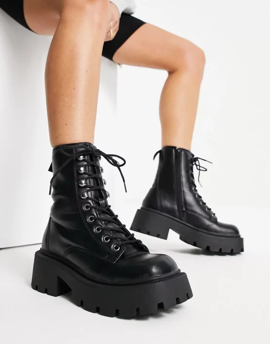 Truffle Collection super chunky lace up boots in black faux leather - Imagen 4