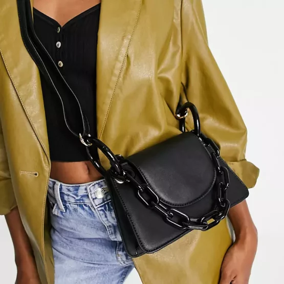 Truffle Collection structured bag with chunky chain handle in black - Imagen 4