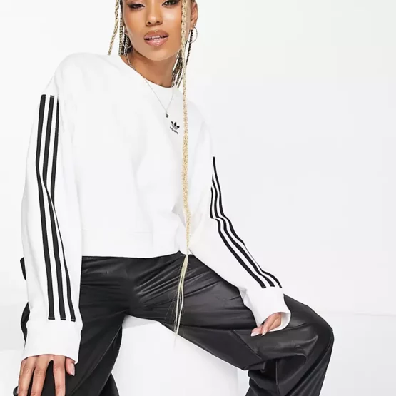 adidas Originals adicolor 3-Stripes short sweatshirt in white - Imagen 2