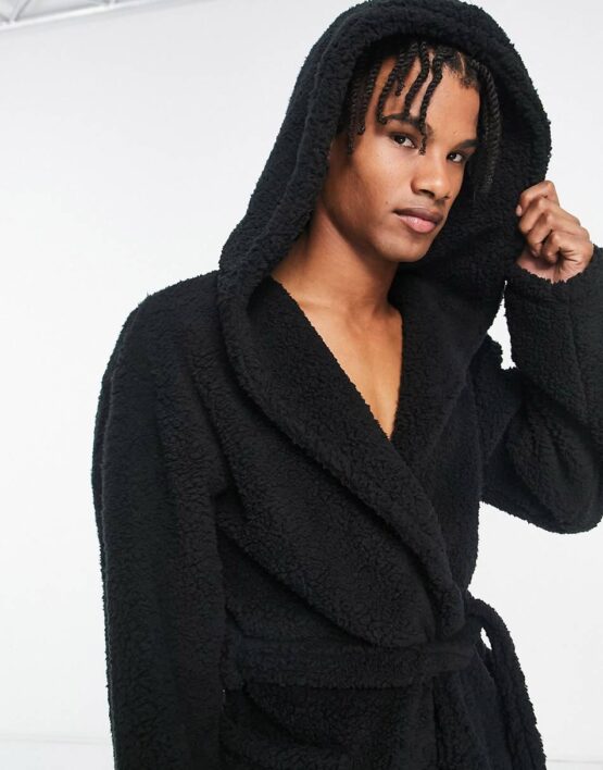 Loungeable sherpa hooded robe in black - Imagen 3