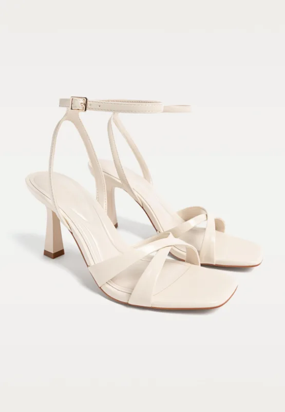 Sandalias de tacón fino color blanco - Imagen 2