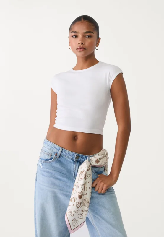 CAMISETA AJUSTADA CORTA