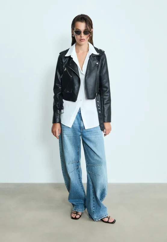 Cazadora biker con cinturón efecto piel Stradivarius - Imagen 3
