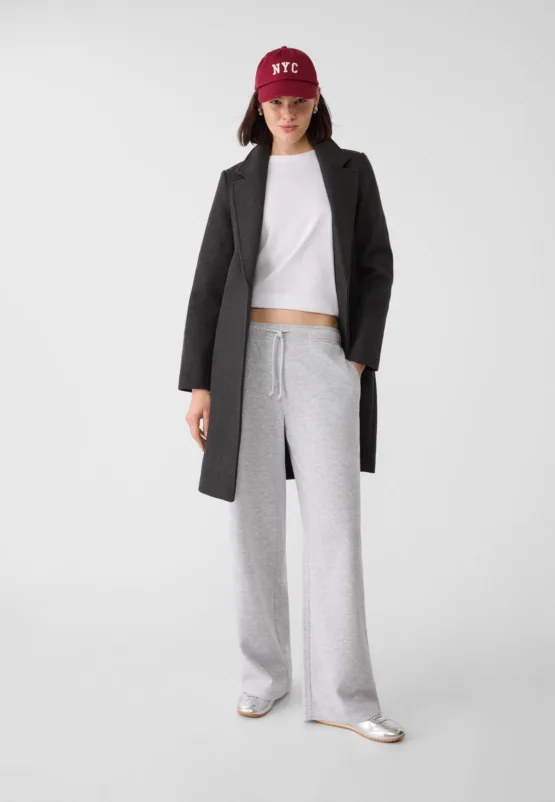 Abrigo midi punto gris oxford Stradivarius