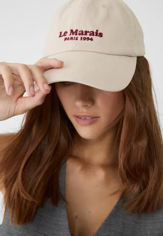 Gorra Le Marais Stradivarius