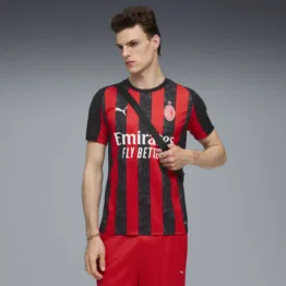 Jersey PUMA Local Ac Milan 25/26 para Hombre en Talle Mediana For All Time Red/PUMA Negro