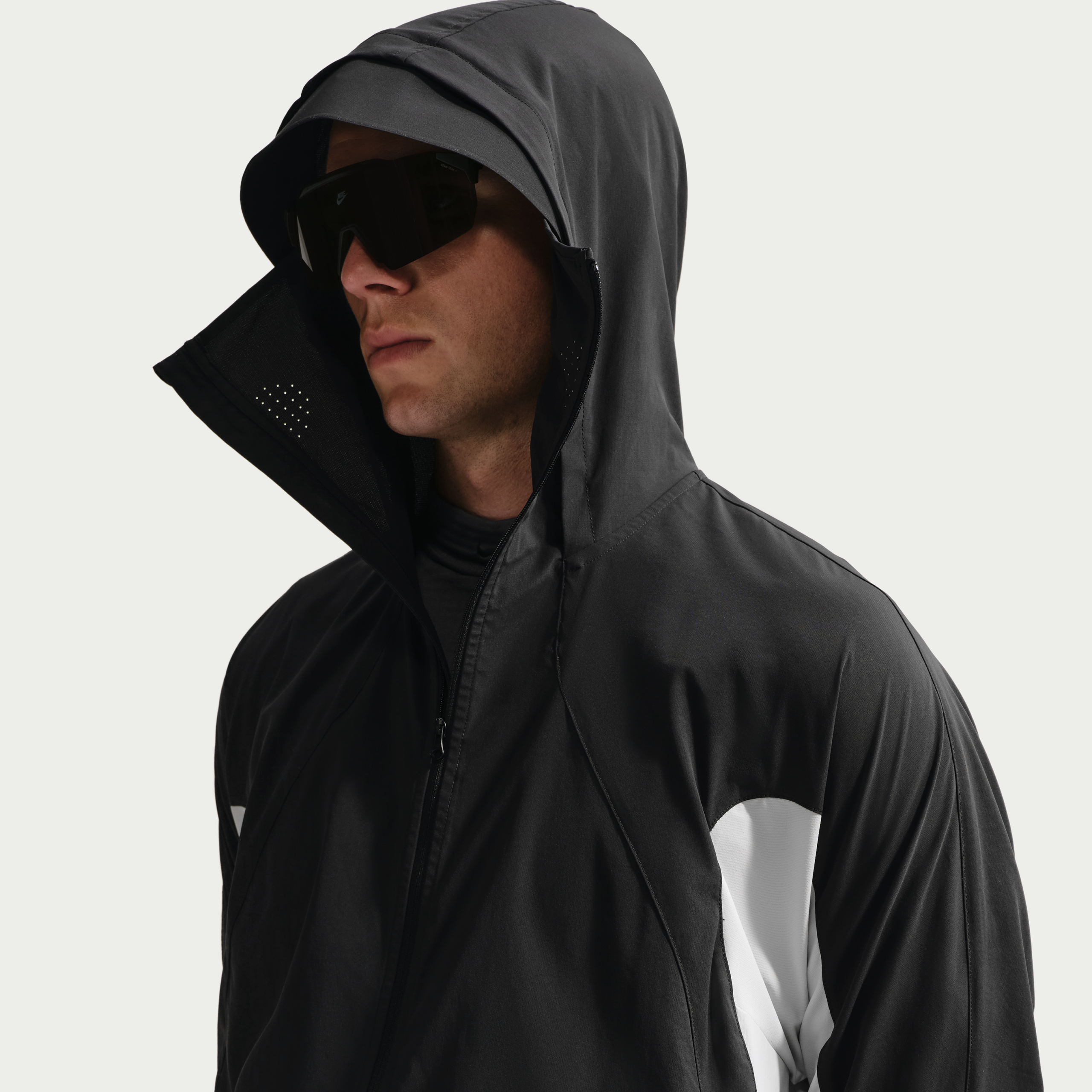 Chamarra Nike Tech Helios Negra Hombre | Dri-FIT UV - Imagen 3
