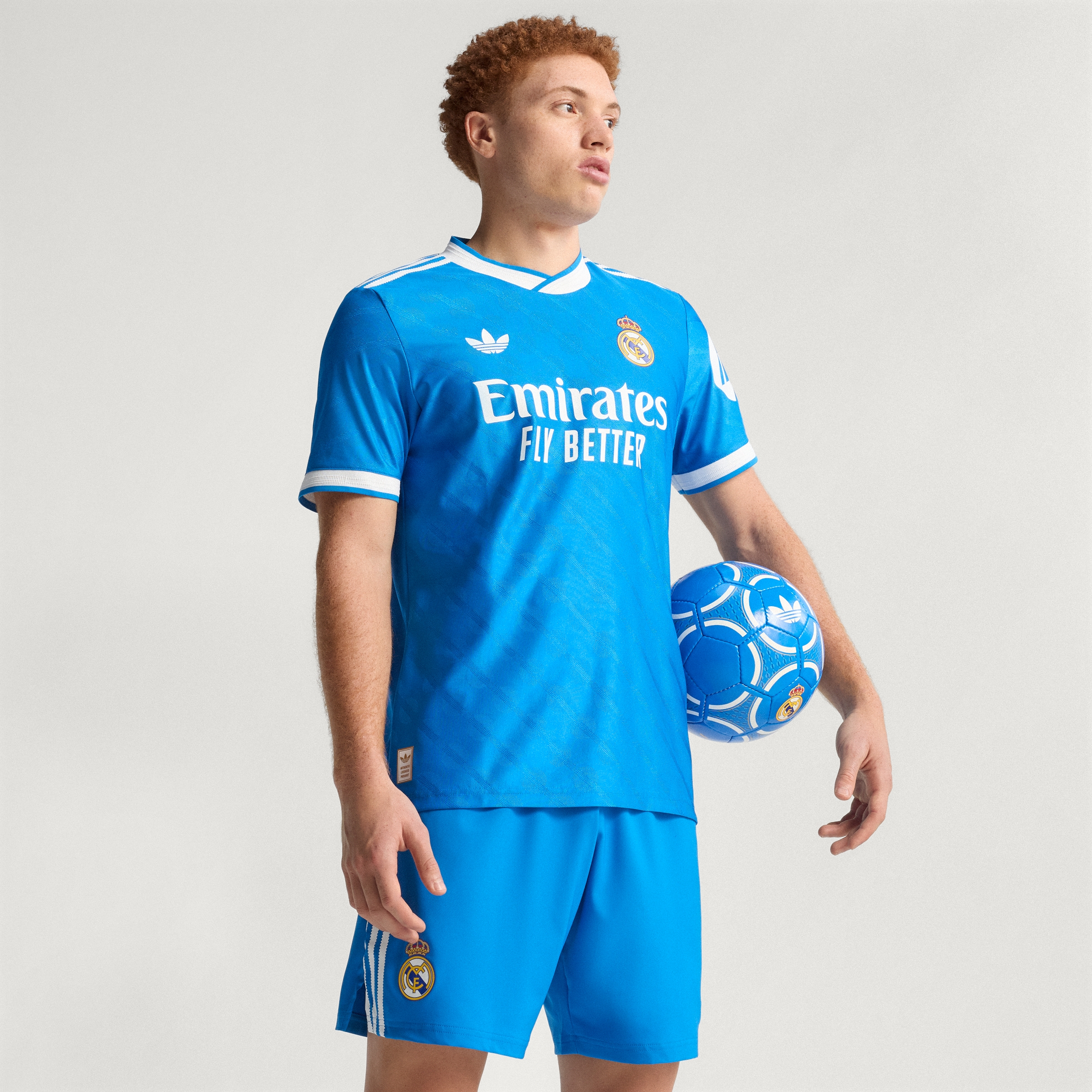Tercera_jersey_Real_Madrid_25-26_version_jugador_Azul_JV5839_HM1.jpg Tercera_jersey_Real_Madrid_25-26_version_jugador_Azul_JV5839_HM1.jpg
