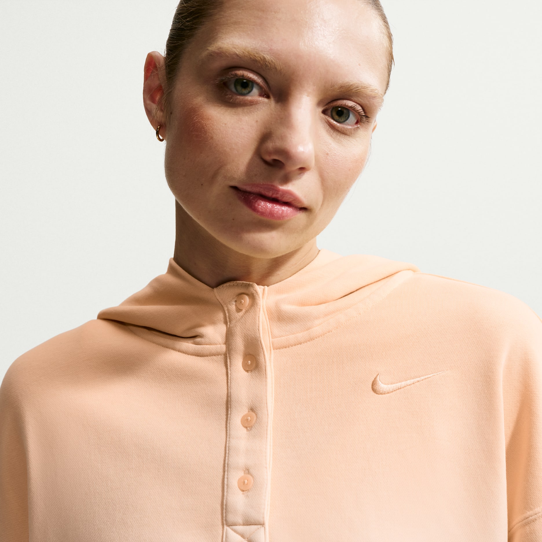 Sudadera Nike Phoenix Fleece Durazno Oversized para Mujer - Imagen 3