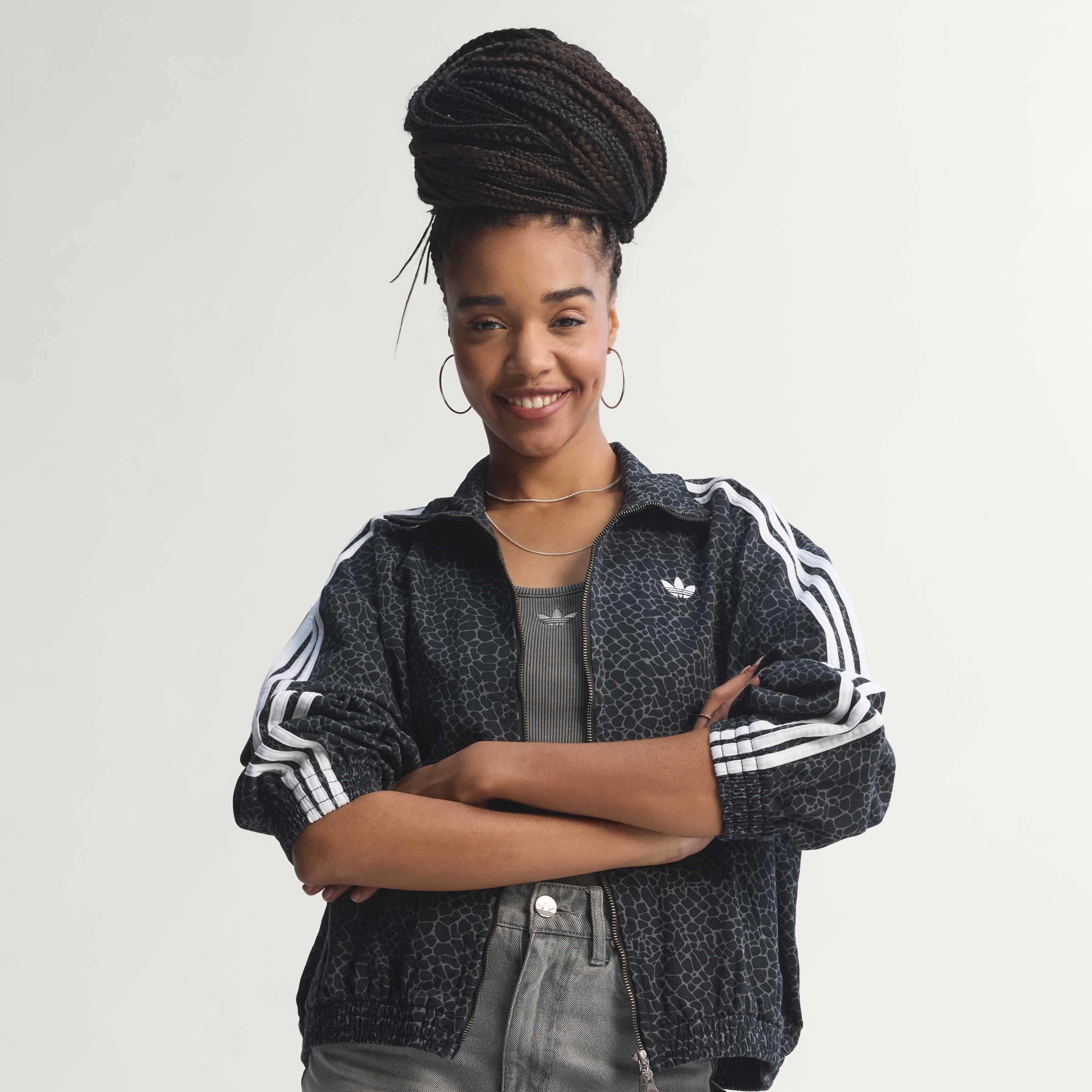 CHAMARRA_FIREBIRD_OVERSIZE_DE_DENIM_AOP_Negro_KD8809_HM1.jpg CHAMARRA_FIREBIRD_OVERSIZE_DE_DENIM_AOP_Negro_KD8809_HM1.jpg