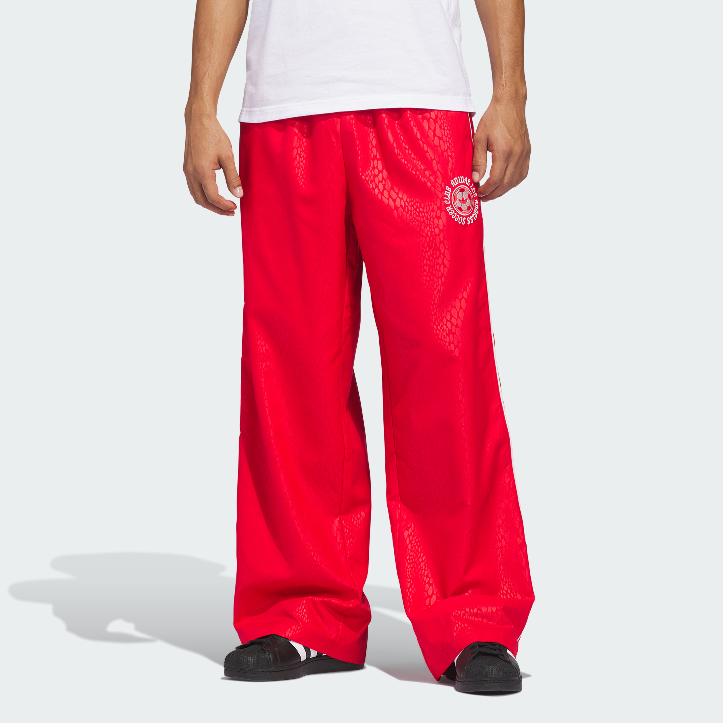 TRACK_PANT_NY_Rojo_JZ7299_21_model.jpg TRACK_PANT_NY_Rojo_JZ7299_21_model.jpg